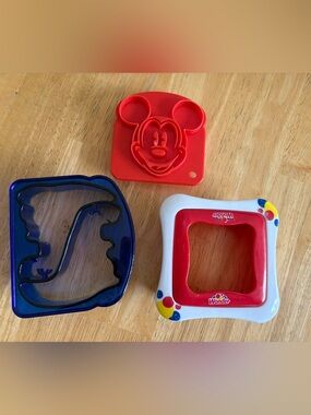 Kids Red and Blue Bread Cutters Set